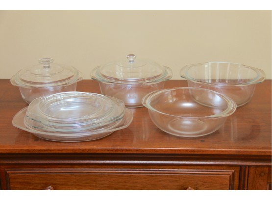 A Collection Of Pyrex Bowls And Lids