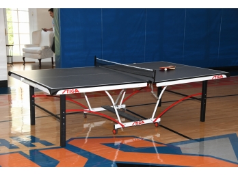 Stiga Ping Pong Table With Paddles