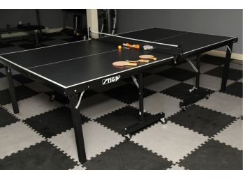 Stiga Ping Pong Table With Paddles & Balls