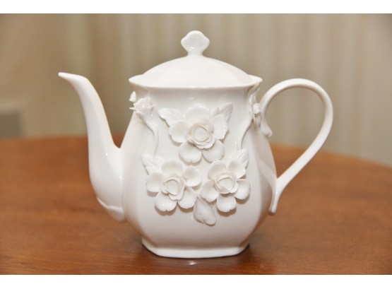 A Godinger White Floral Tea Pot