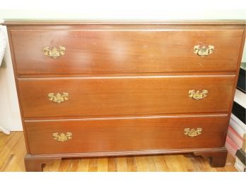 A Wooden 3 Drawer Dresser