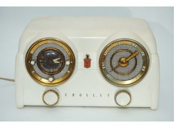 A Vintage Crosley Tube Radio Model D-25WE