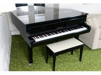 Yamaha G2 Grand Piano With Bench