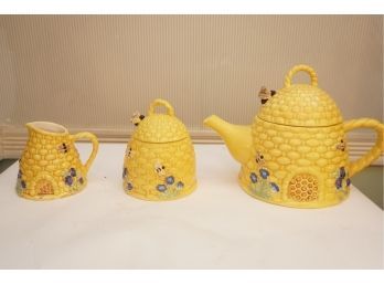 Kate William Global Design Connections Beehive Honeycomb Honey Bee Teapot Trio