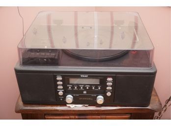 Teac CD Recorder With Turntable/Cassette Player Model LP-R550USB