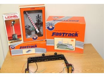 Set Of 4 Boxed Lionel Accessories