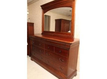 Thomasville Mahogany Dresser With Mirror