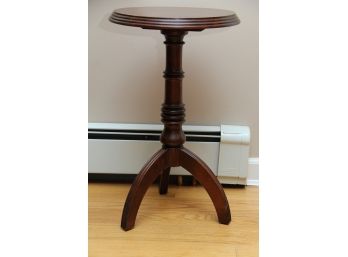 Round Top 3 Legged End Table