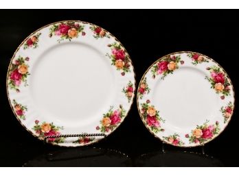 2 Lovely Royal Albert Old Coutry Roses Plates