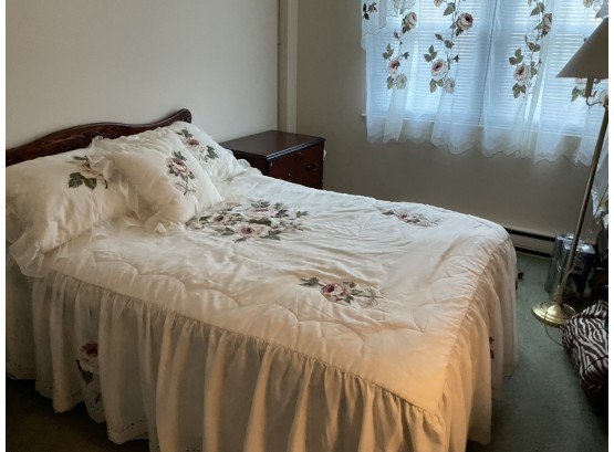 Full Size White Bedspread With Flowers, Curtain & Pillow Shams