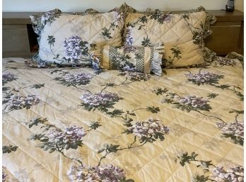Pretty King/Queen Bedspread, Pillow Shams & Window Treatments