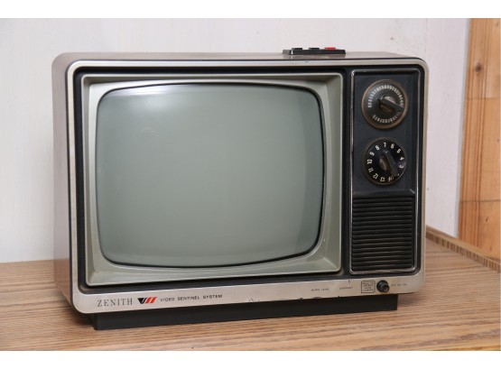 Old Vintage Zenith Television (1 Of 3)