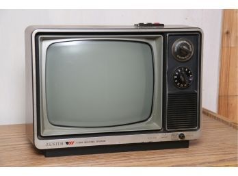 Old Vintage Zenith Television (1 Of 3)