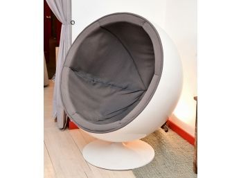 Iconic Eero Aarnio Mid Century Modern Globe Ball Chair