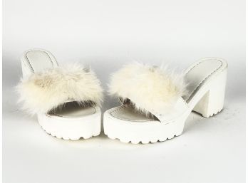 Lightweight White Fur Sandals - Unbranded - Approx Size 10