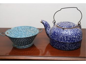 Blue Speckleware Pot And Strainer