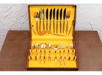 Gold Tone Flatware  32 Pieces Regent Cutlery