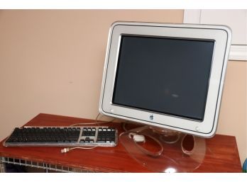 Vintage Macintosh Monitor Model M7768 With Mac Keyboard
