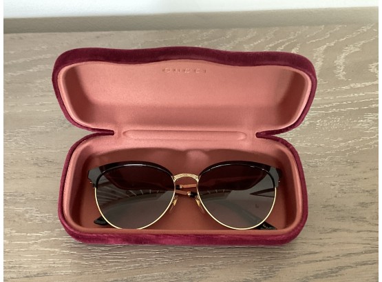 Gucci Sunglasses With Case GG0074S