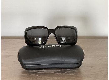 Chanel Womans Sunglasses With Case 5076-H