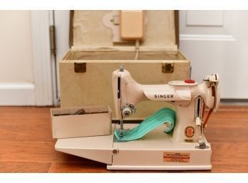 Singer Sewing Machine Tan Featherweight Model 221J