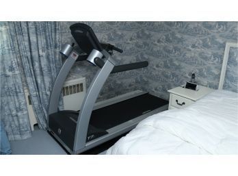 Model T7.0 Life Fitness Treadmill