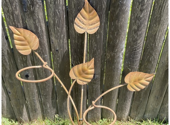 Metal Garden Plant Holder With Leaves