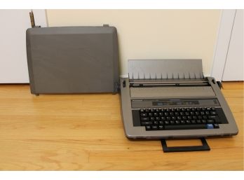 Panasonic R320 Electronic Typewriter