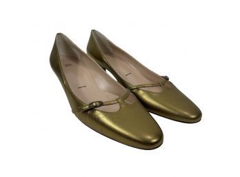Vera Wang Gold Shoe With Kitten Heels Size 40 / 10