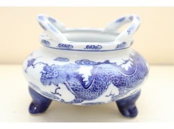 Blue & White Asian Hand Painted Dual Handle Bowl