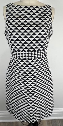 Just...Taylor Navy And White Triangle Waisted Dress Size 4