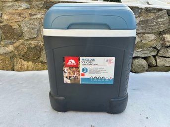 NEW Never Used Igloo Max Cold Cooler (Portable)