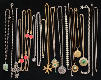 Lot Of Vintage Jewelry - Pendant Necklaces #200