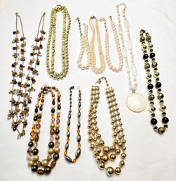 Lot Of Beautiful Vintage Necklaces #57