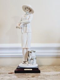 Giuseppe Armani Signed Porcelain Figurine Damina Con Cappelliere #11