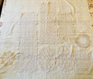 Lot Of Vintage Crochet Table Runners And Doilies #312