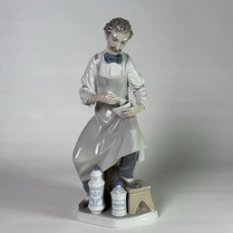 LIadro Spain Porcelain The Pharmacist 1981 Figurine #161