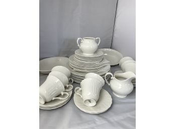 Royal Doulton English Porcelain Set (44 Pieces) In A Very Good Condition