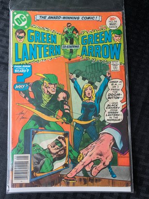 DC Comics - May 1977, Vol 2, Issue 94: Green Lantern Guest App. Green Arrow, Lure For An Assassin!
