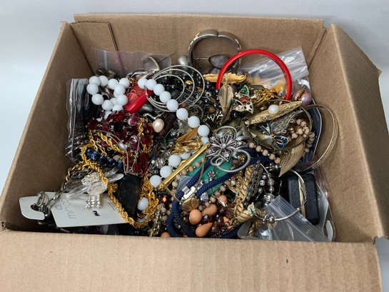 About 7.5 Pounds Of Costume Jewelry In Mixed Condition, Some Wearable, Rest For Craft, Projects, Repairs