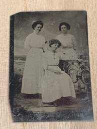 Late 1800s / Early 1900 Tintype, Ferrotype Photograph Of Three Women In Long Dresses