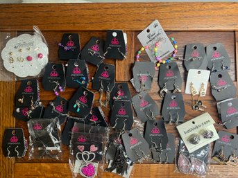 Bulk Lot Of Fashion Jewelry Earrings, Mostly Paparazzi, Other Brands, On Cards,  Buy For Gift, Wear Or Resell!