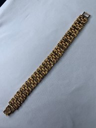 Chic 1/2 Inch Wide Gold Toned Vintage Bracelet, 7.5 Inches Long