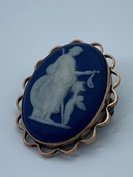 Antique 9ct Gold WedgeWood Brooch, Scalloped Edge, Deep Blue Jasperware Oval, 1.25 Inches, 6.7g