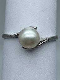 Silver And Solitaire Pearl Ring, Marked Sterling, Size 9, 1.5g