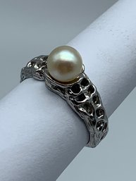 Solitaire Pearl Sterling Silver Ring With Interesting Textured Band, Marked STER, Size 8.5, 5.7g