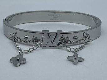 Chrome-finish Silver Toned Dangle Charm Hinged Bangle Fashion Bracelet With Louis Vuitton Markings And Logo