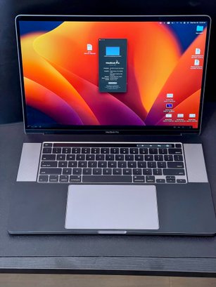 Mint 2019 16' MacBook Pro Touch Bar Intel I7 16GB Ram Gray Barely Used