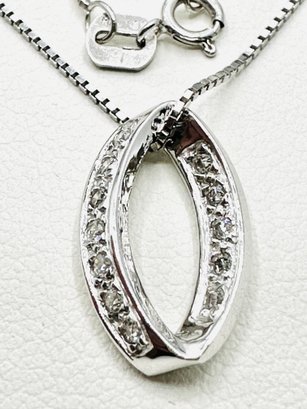 14 Karat White Gold Natural Diamond Pendant With Chain - J11589