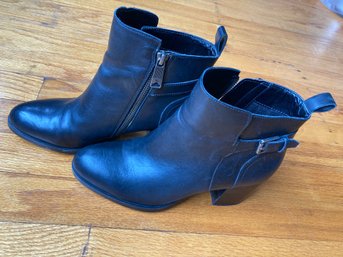 R. L. L Women Short Boots Size 7B